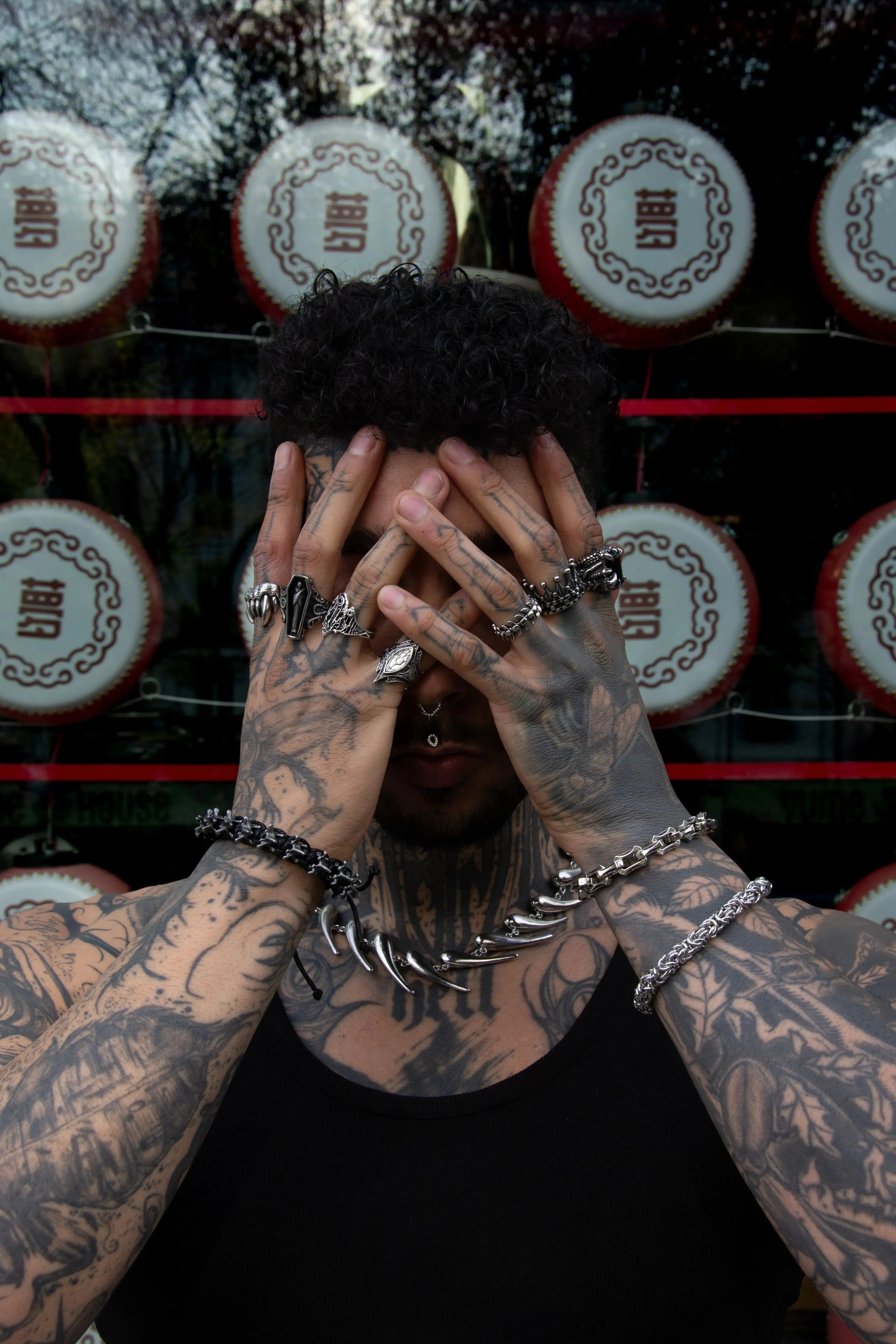 Bague colonne vertébrale, bague vampire, bague dents de vampire, bague cathédrale.