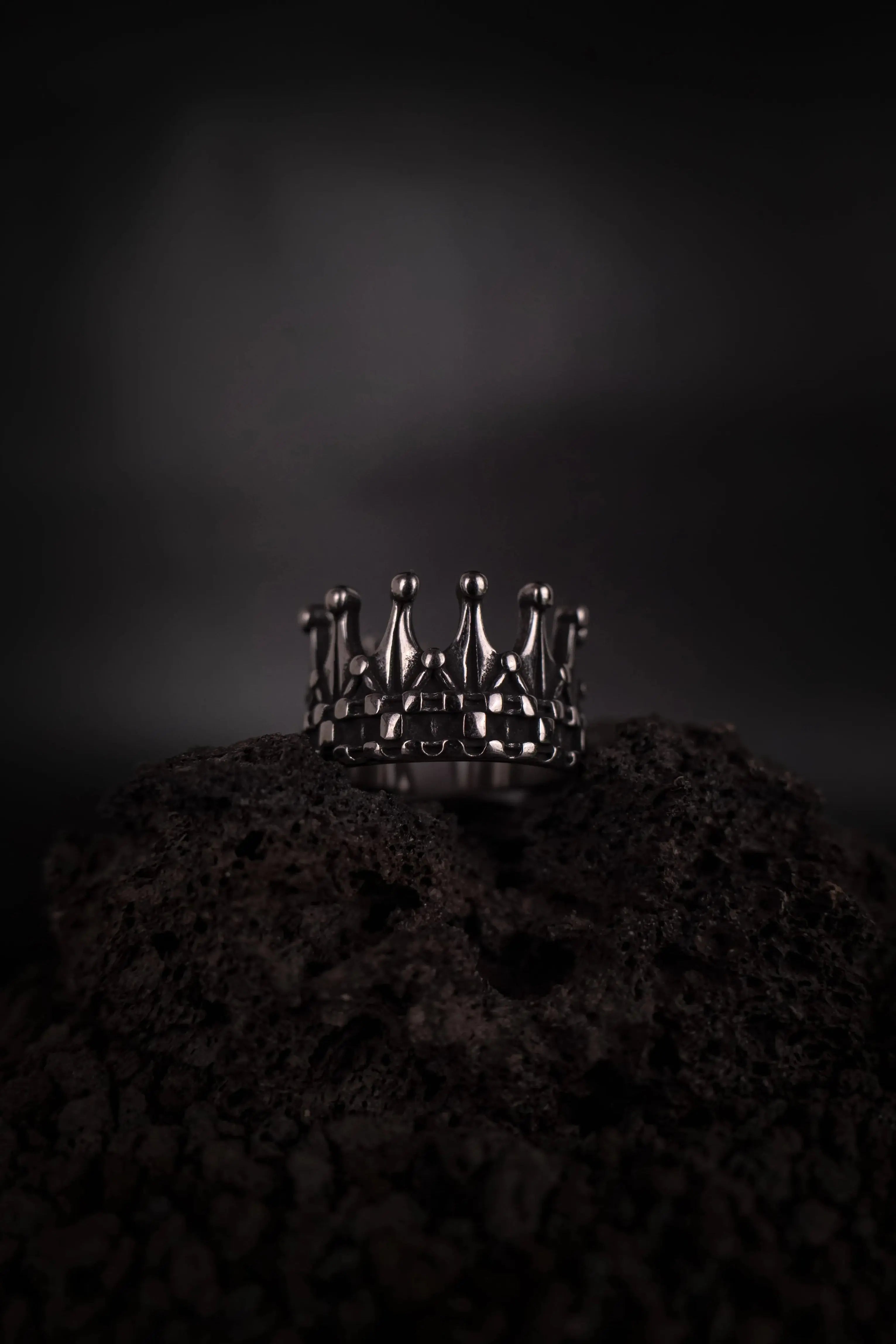 Bague couronne en acier inoxydable avec design royal style rock et alternatif