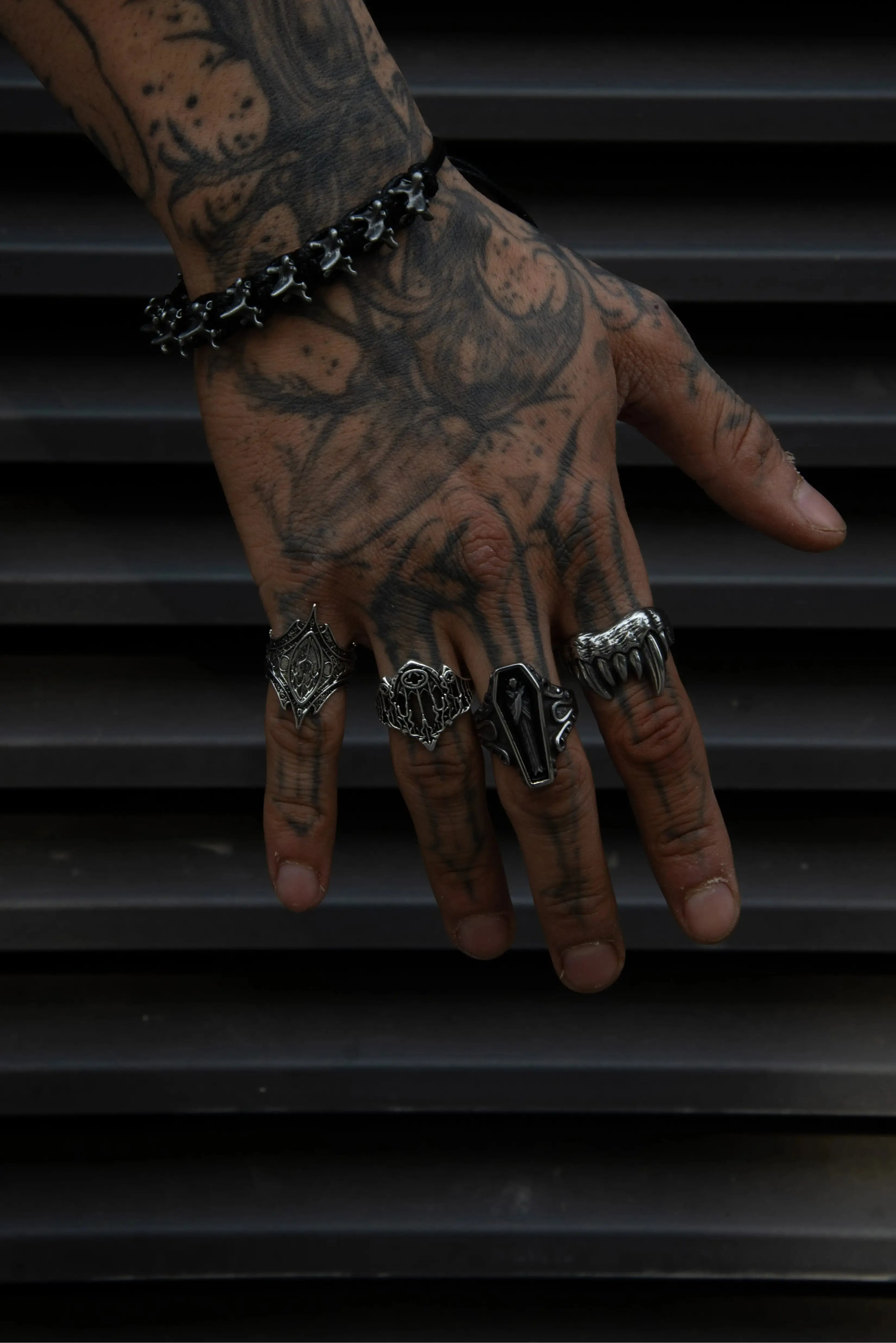 Bague goth vampire, cercueil, cathédrale, féerique, dracula, bague dracula, transylvanie, tatouage, ink