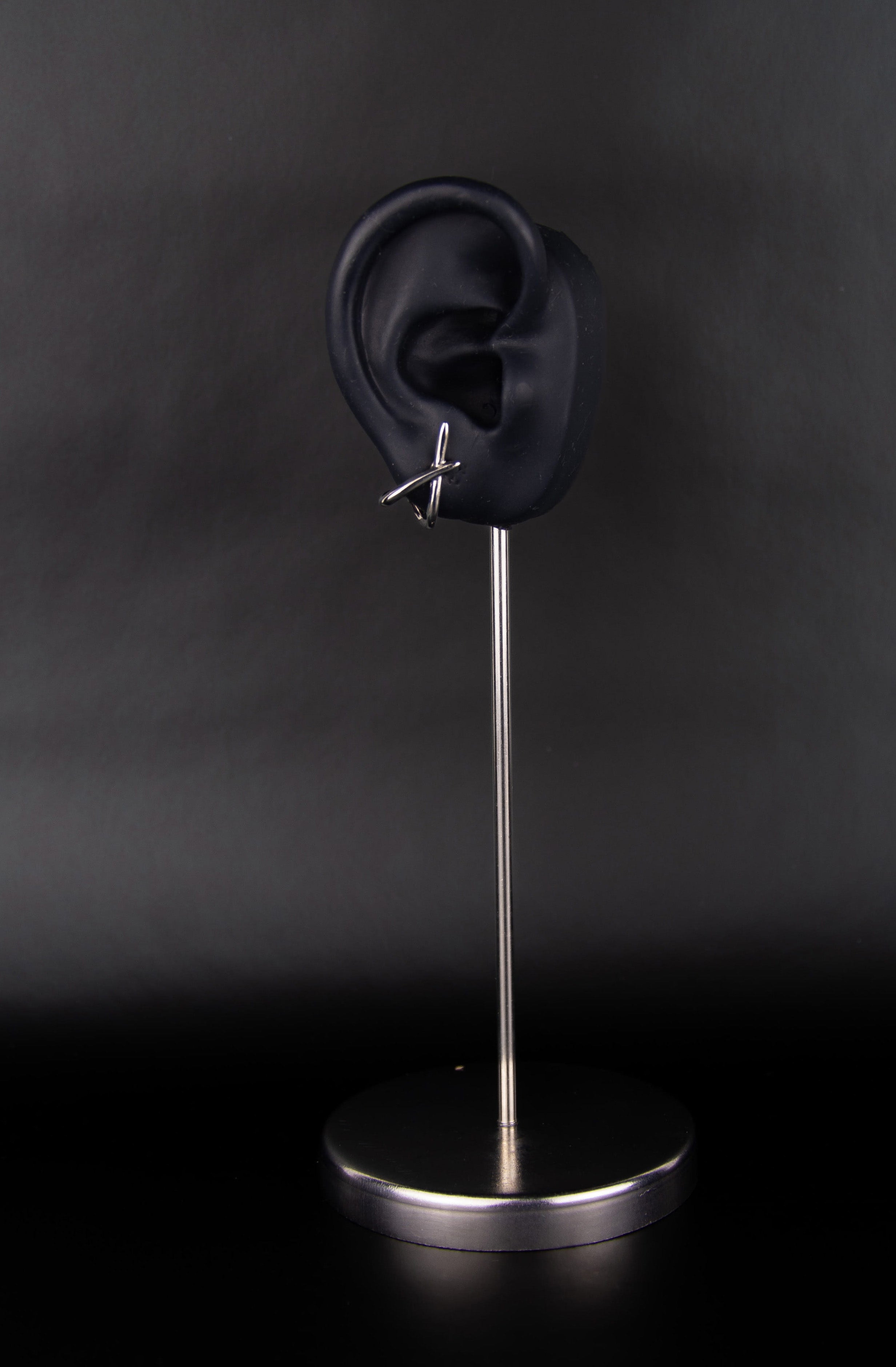 Paire de boucle d’oreille mixte en forme de x en acier inoxydable.