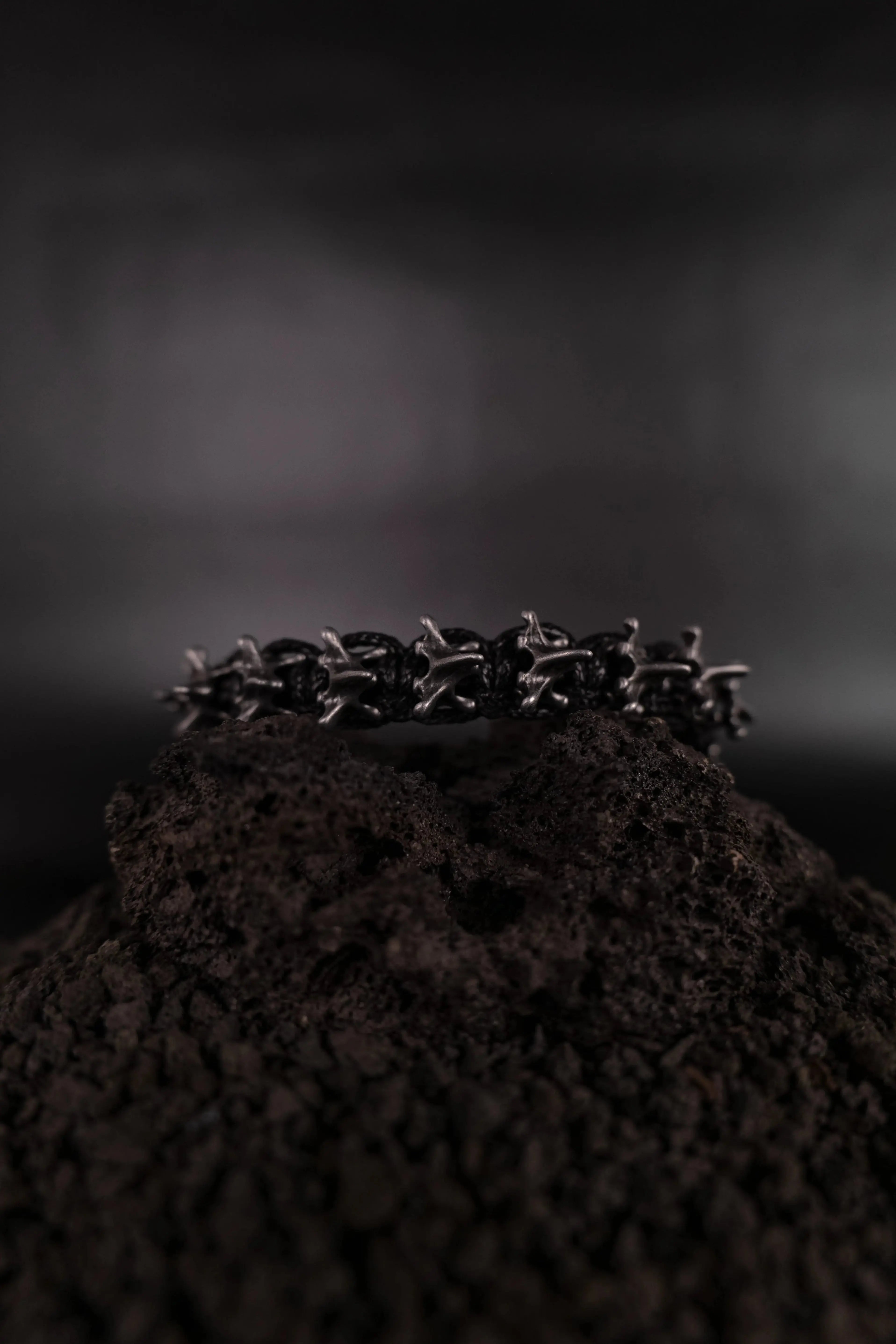 bracelet épine dorsale, bacelet colonne vertebrale en metal et cuir style metal, punk, rock