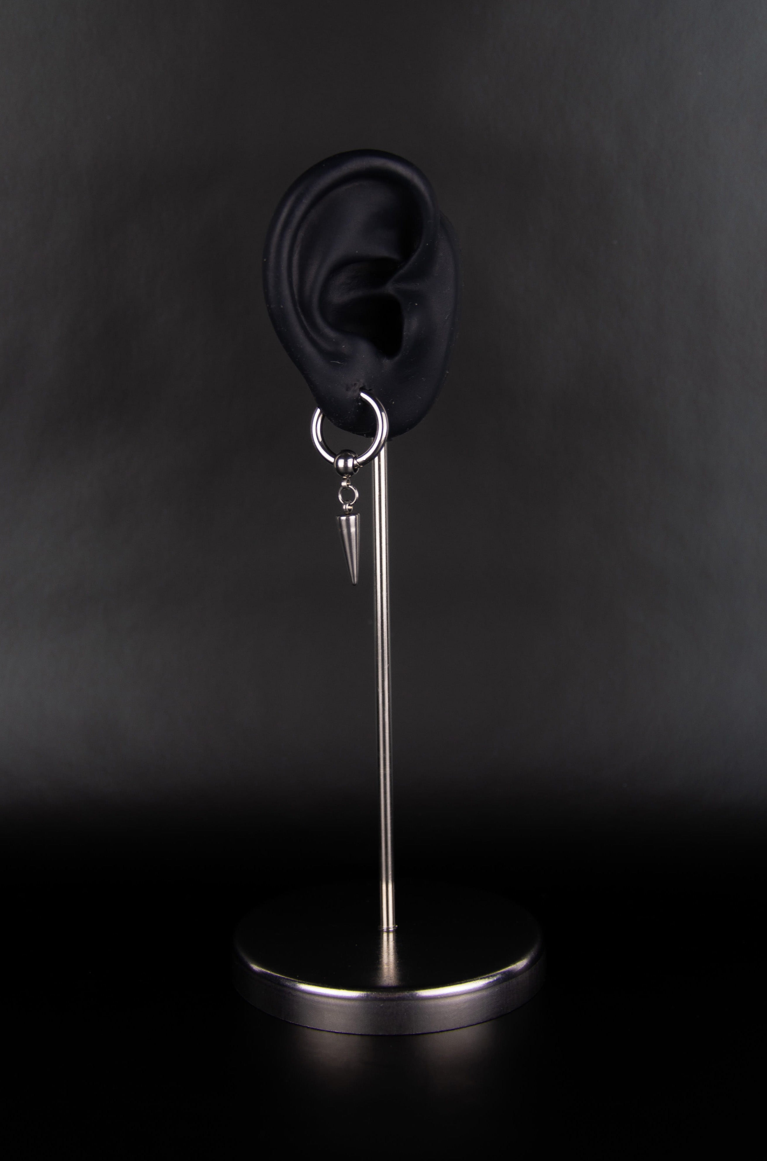 Paire de boucle d’oreille avec pics suspendu mixte pour un style alternatif 