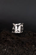 Bague réglable en acier inoxydable style métal liquide.